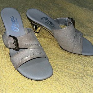 Casual gray/silver sandals